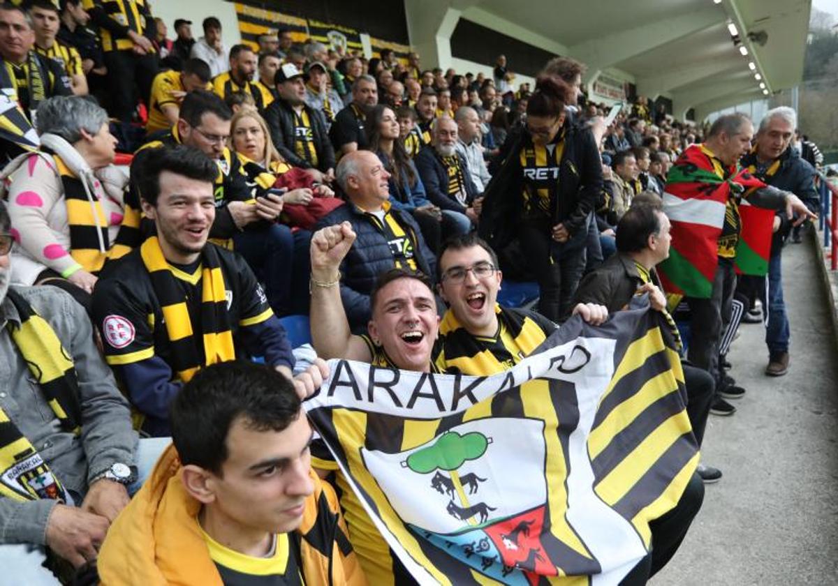 Aficionados, durante el choque en Azkoitia.