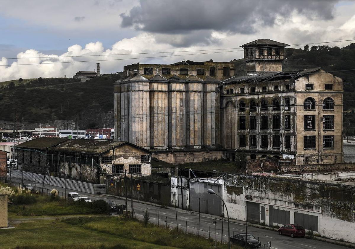 El imponente edificio tiene un siglo de antigüedad.