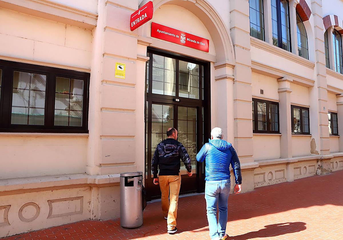 La reunión entre las partes se celebró ayer por la mañana en el Consistorio.