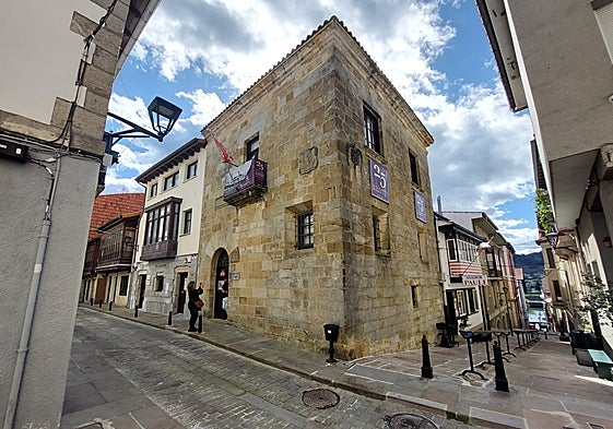 Imagen exterior del Museo Plasentia de Butrón, en el casco histórico de la villa.