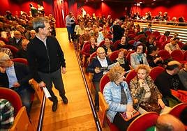 Los mirandeses ocuparon muchas de las butacas del Apolo para conocer de primera mano la asociación.