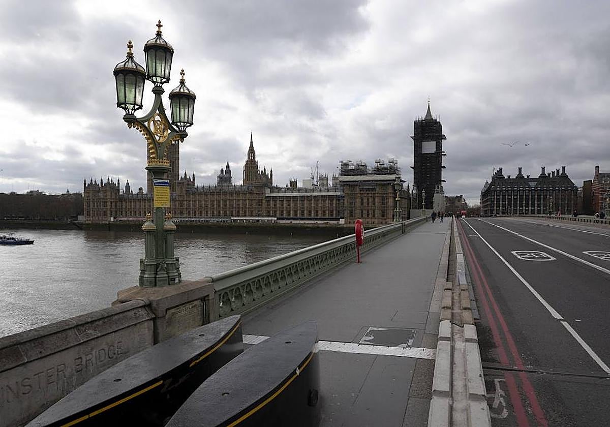 El importante aviso de la DGT para los conductores españoles en Reino Unido