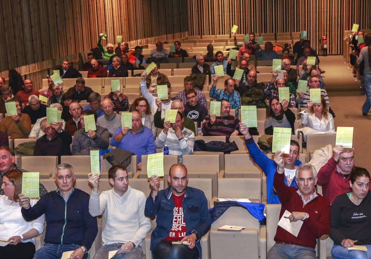 La asamblea en la que saldrá elegido el ganador se celebra hoy en el Palacio Europa.