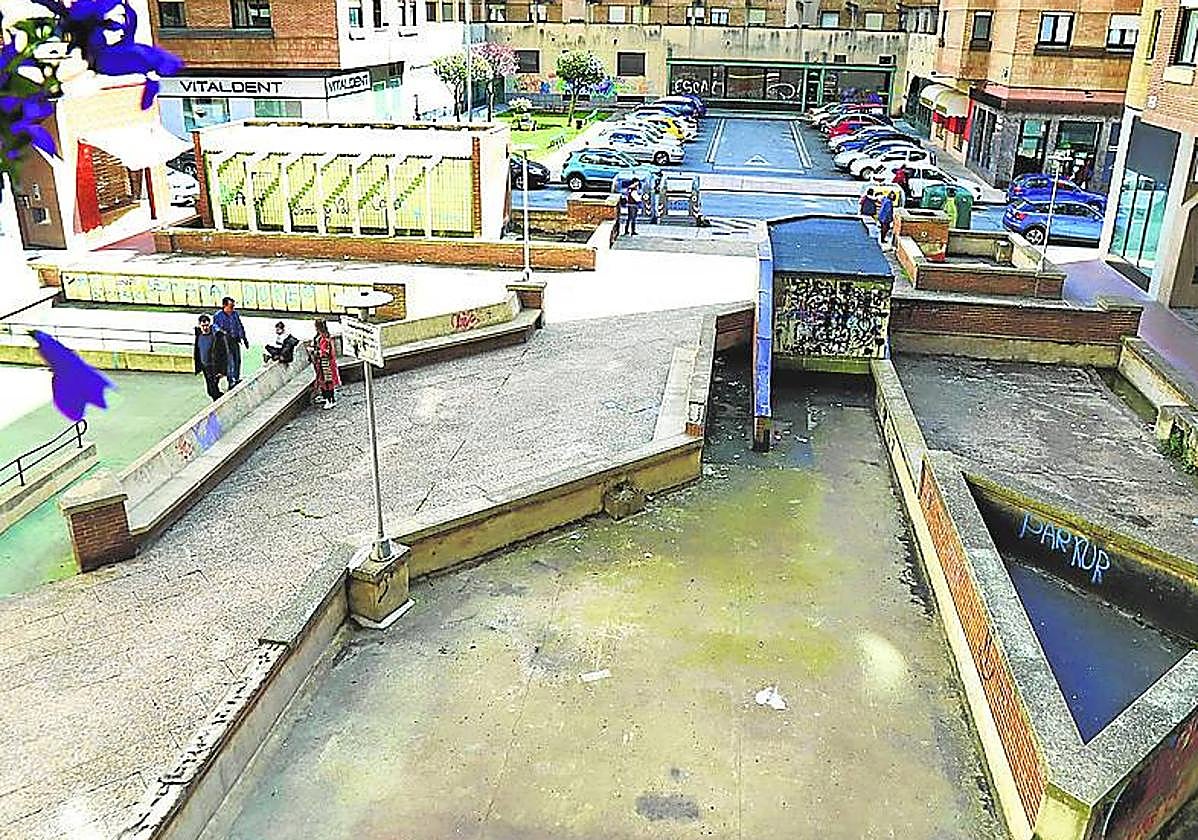 La plaza fue limpiada ayer después del envío del documento.