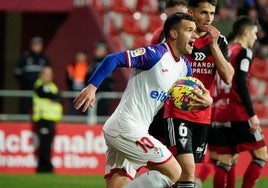 Ager Aketxe celebra el gol que marcó el lunes en Miranda.