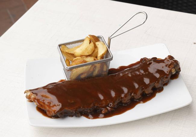 Costillar de cerdo BBQ.
