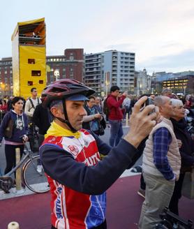 Imagen secundaria 2 - «El Tour mostrará al mundo cómo viven los vascos el ciclismo»