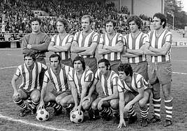 Alineaciones del Alavés y el Tenerife de mediados de los 70.