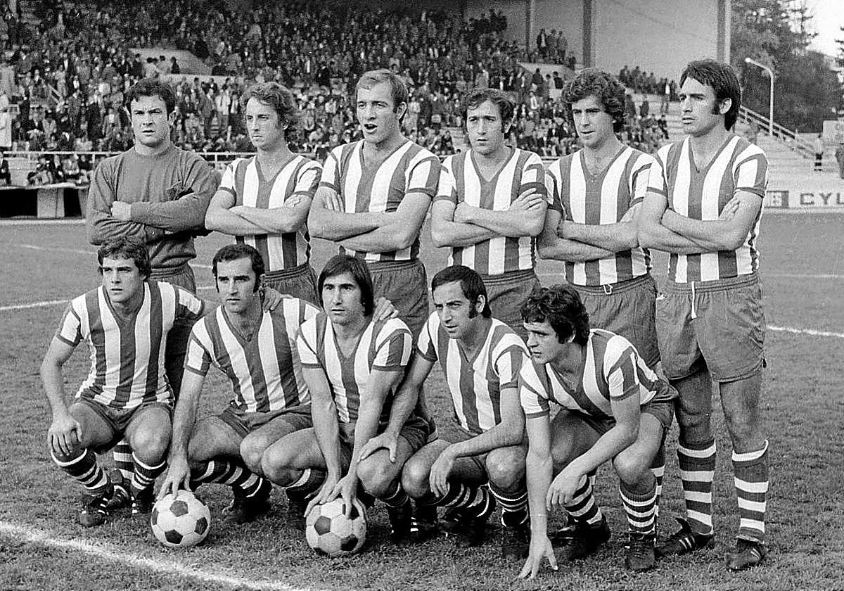 Alineaciones del Alavés y el Tenerife de mediados de los 70.