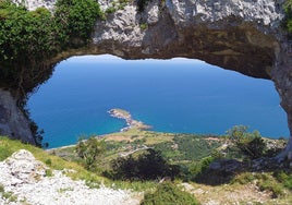 Vista de la 'ballena' de Sonabia desde el mirador.