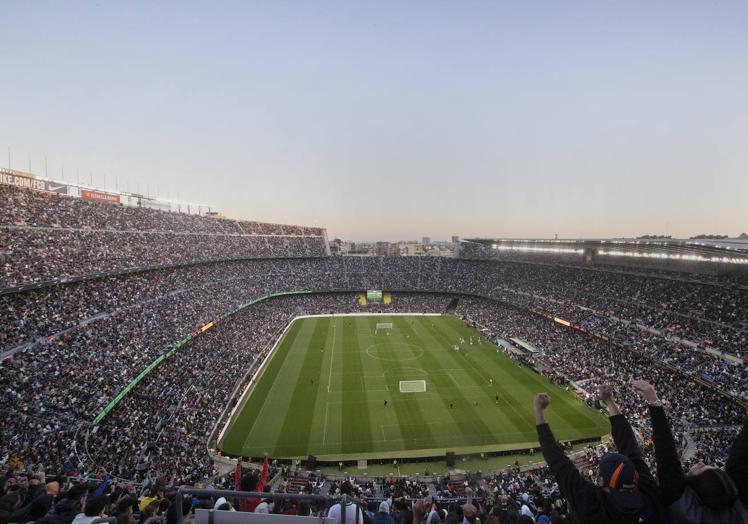 El Camp Nou se llenó hasta la bandera en la final a cuatro de la Kings League.