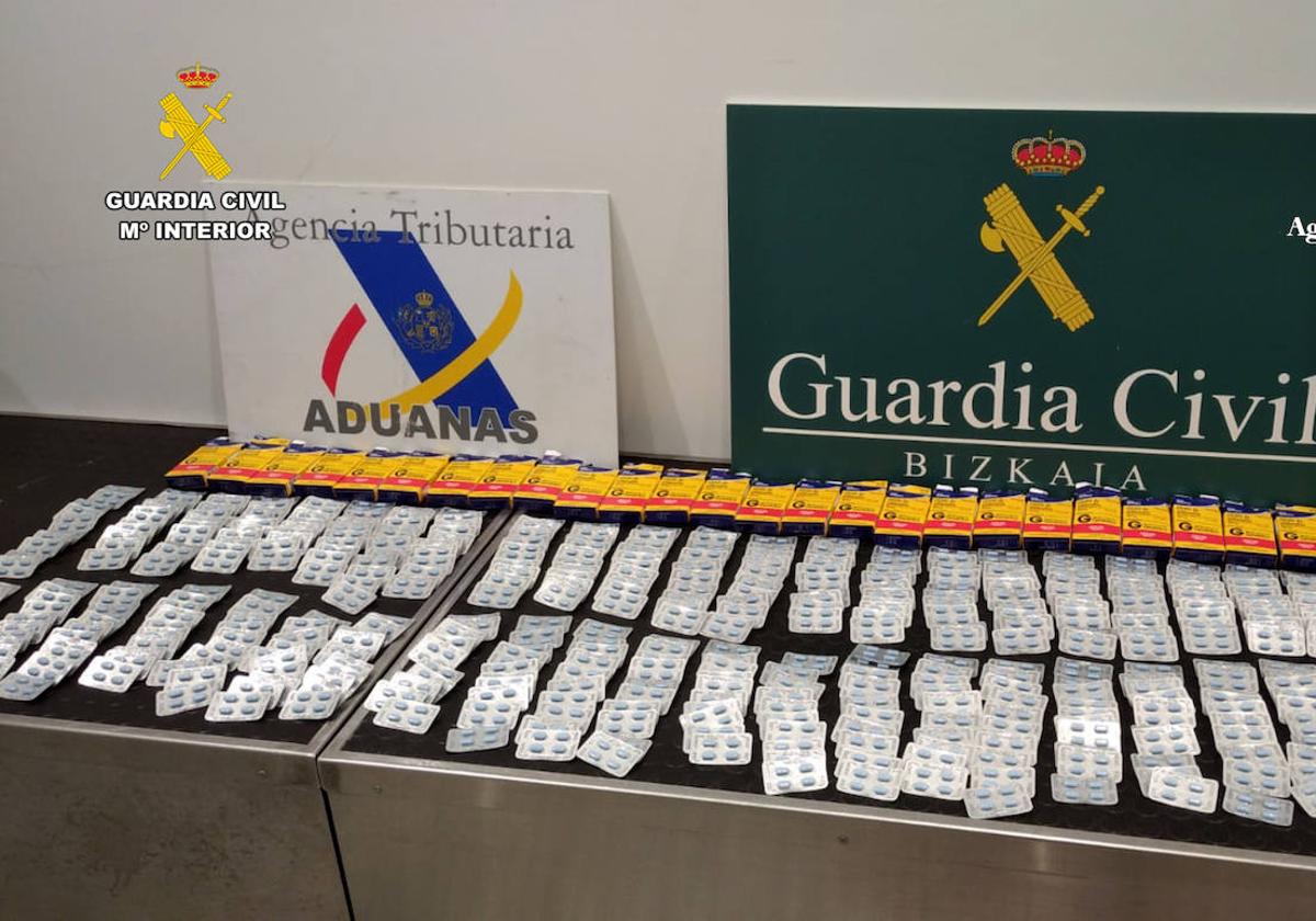 Las casi 2.000 pastillas incautadas en el aeropuerto de Bilbao.