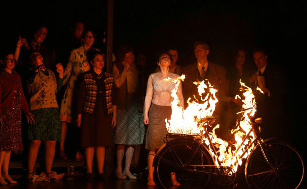 Momentos de El ángel de fuego' de Bieito, que no acudió a la gala