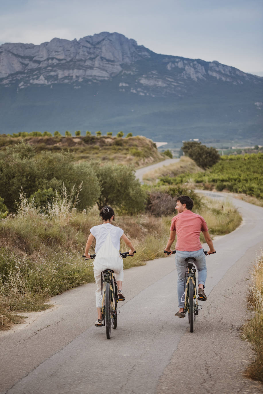 Antes y después: una pareja bilbaína idea la casa rural más disfrutona