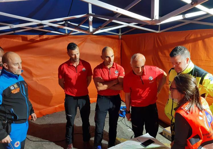 Integrantes del operativo de búsqueda.