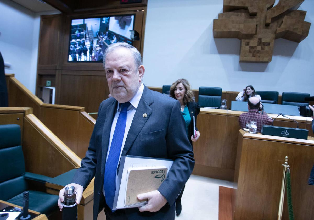 Azpiazu admite ahora el «impacto negativo» del terrorismo en la economía vasca