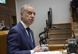 El lehendakari, Iñigo Urkullu, durante el pleno de control de este viernes en el Parlamento vasco.