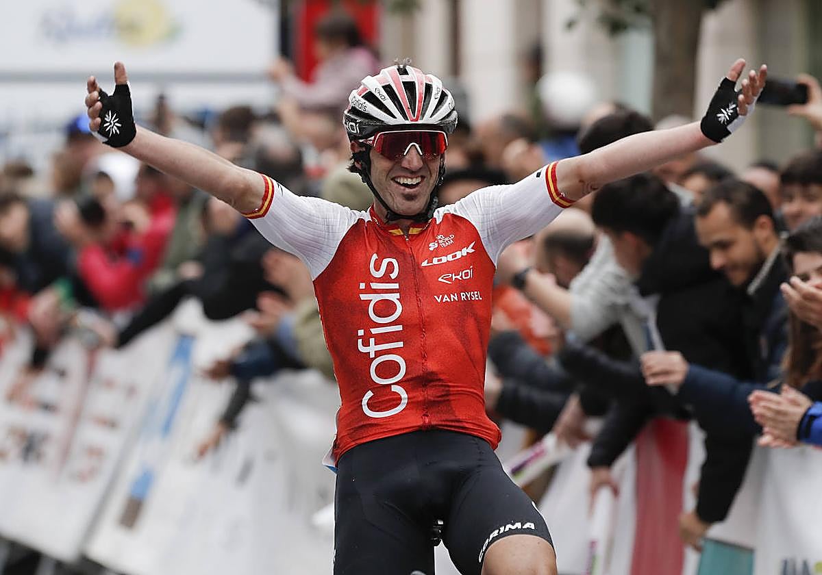 Izagirre entra ganador en Estella.