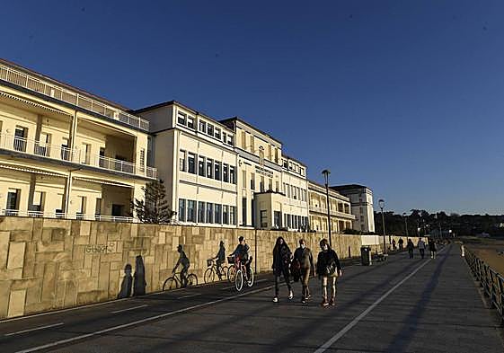 Osakidetza ha incorporado geriatras en los hospitales de Gorliz, Santa Marina, Txagorritxu y Debabarrena