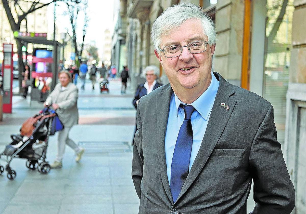 Mark Drakeford, que visitó esta semana Euskadi, apuesta por aprovechar el océano Atlántico para crear energías renovables.