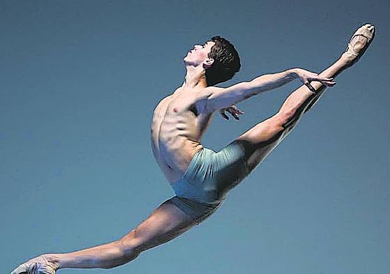 Flexibilidad y potencia. Martín Díaz Álvarez tiene unas condiciones innatas para el ballet.