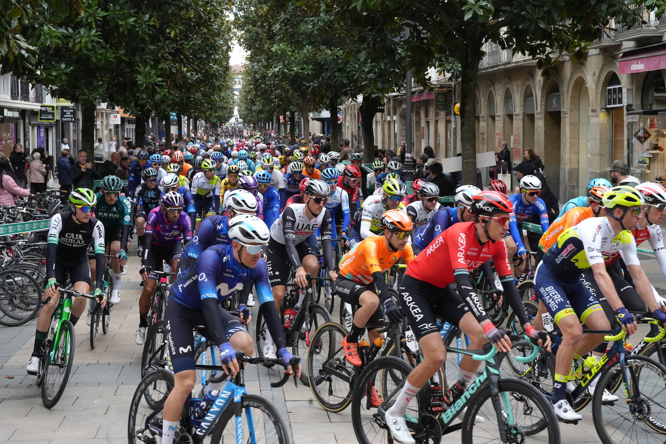 Triunfo de Ethan Hayter en la primera etapa de la Itzulia entre Vitoria y Labastida