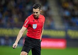 El árbitro de las dos últimas clasificaciones para la final, en el partido contra Osasuna