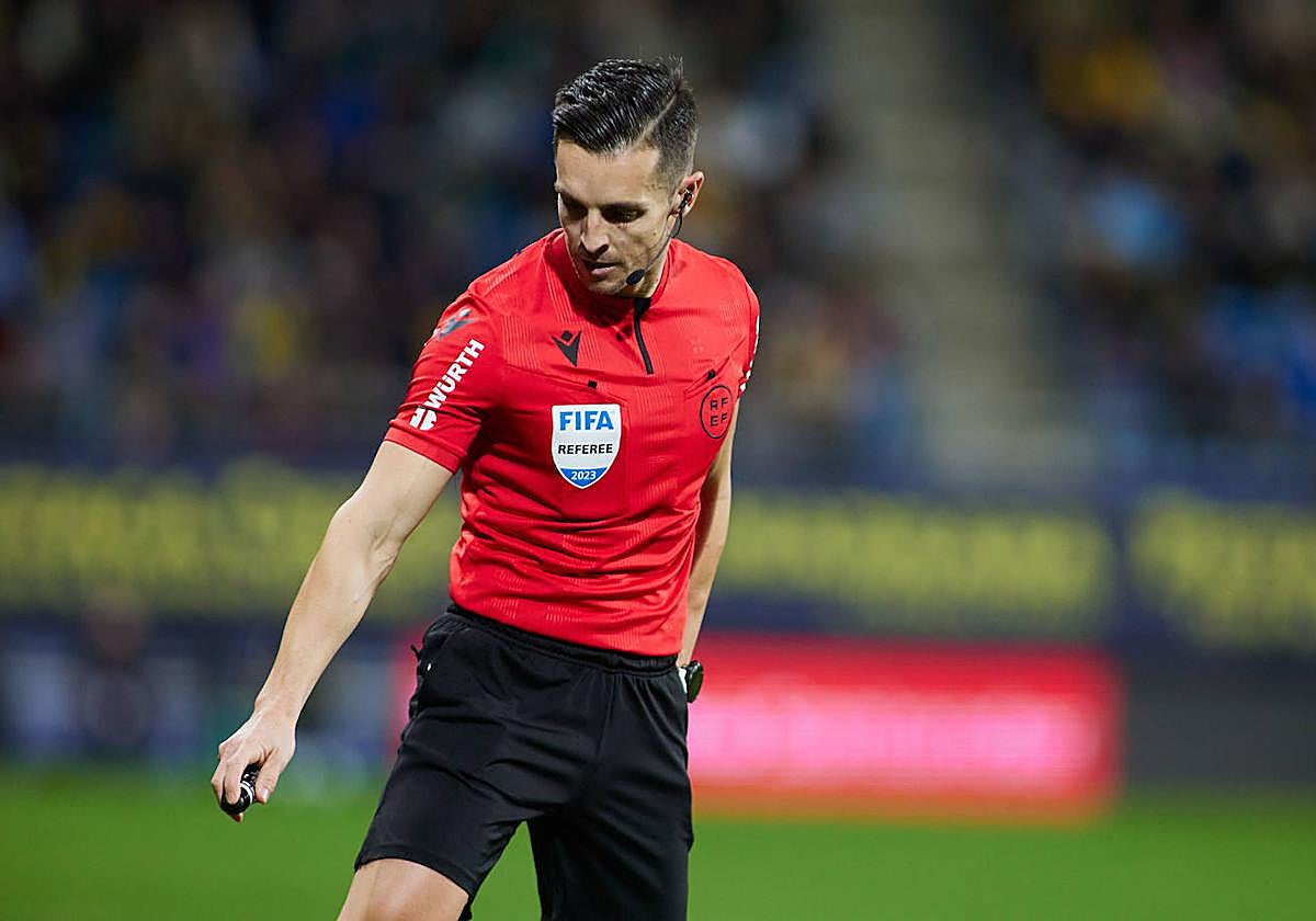 El árbitro de las dos últimas clasificaciones para la final, en el partido contra Osasuna
