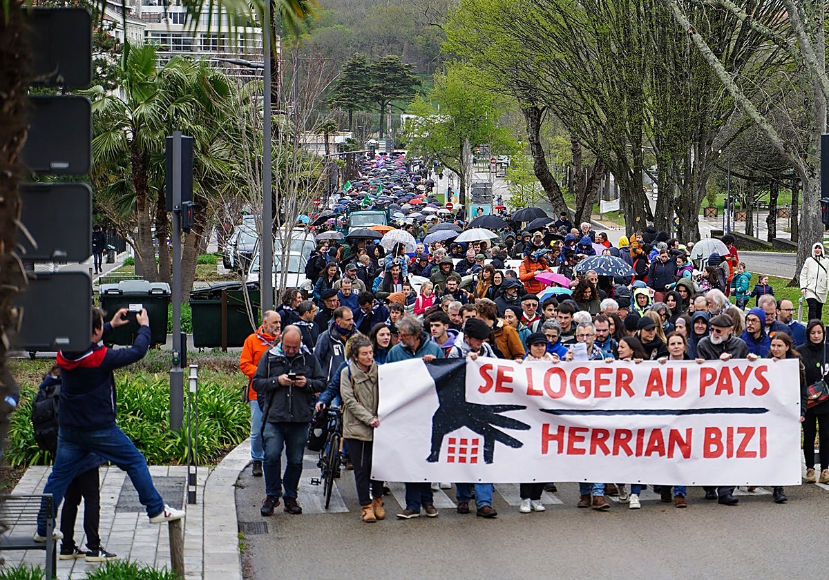Deialdi honen bitartez etxe saltzaileei zuzendu zaizkie, baita bigarren etxea erosi nahi dutenei ere.