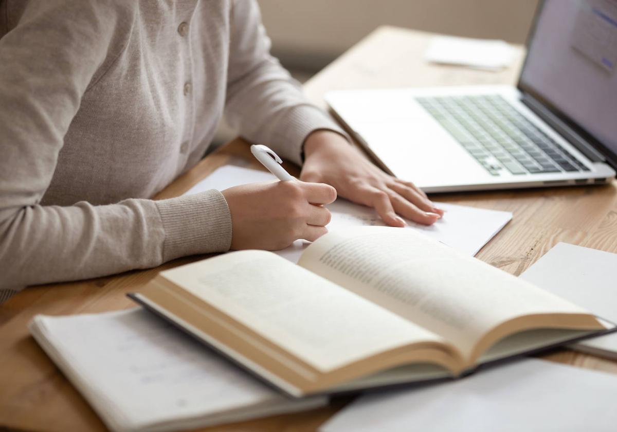 Imagen de archivo de una estudiante