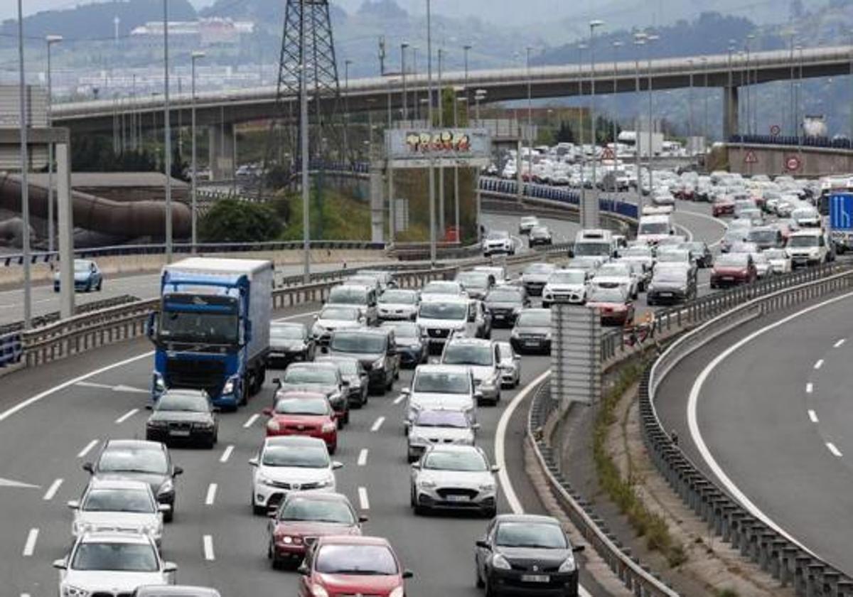 El Gobierno vasco pide «precaución» en el arranque de la operación salida de Semana Santa con más tráfico