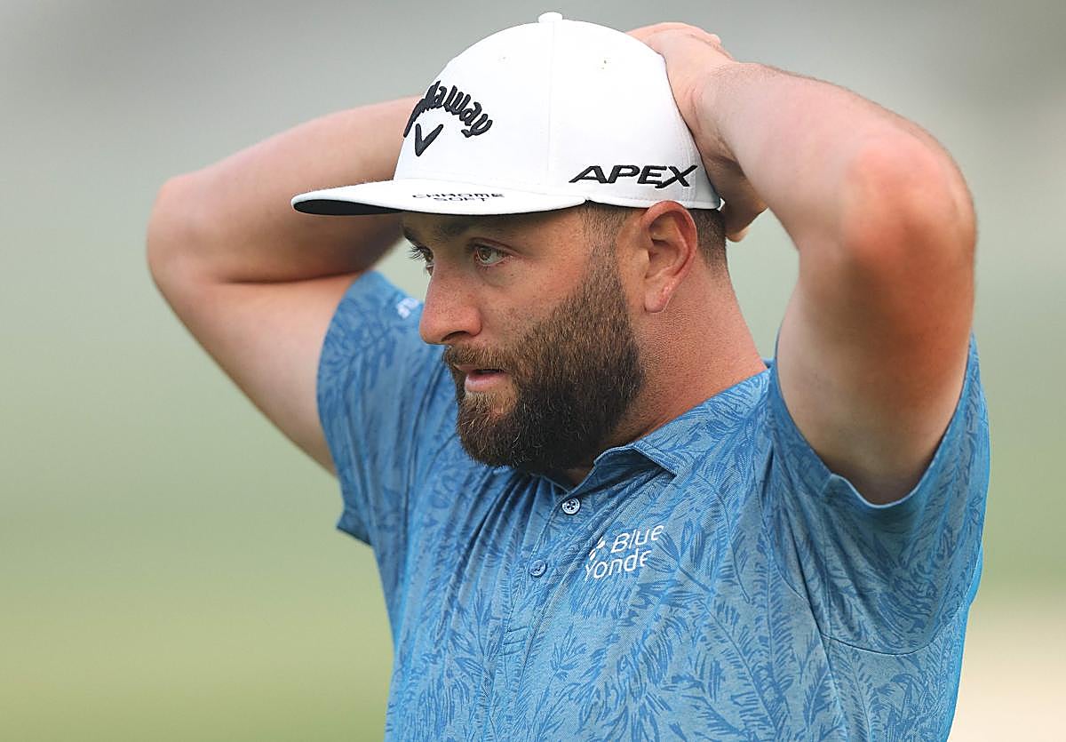 Jon Rahm, ayer en una ronda de prácticas en Augusta.