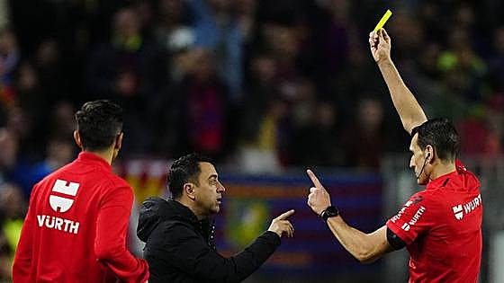 Otra noche oscura del Barça en un Camp Nou que pide la vuelta de Messi