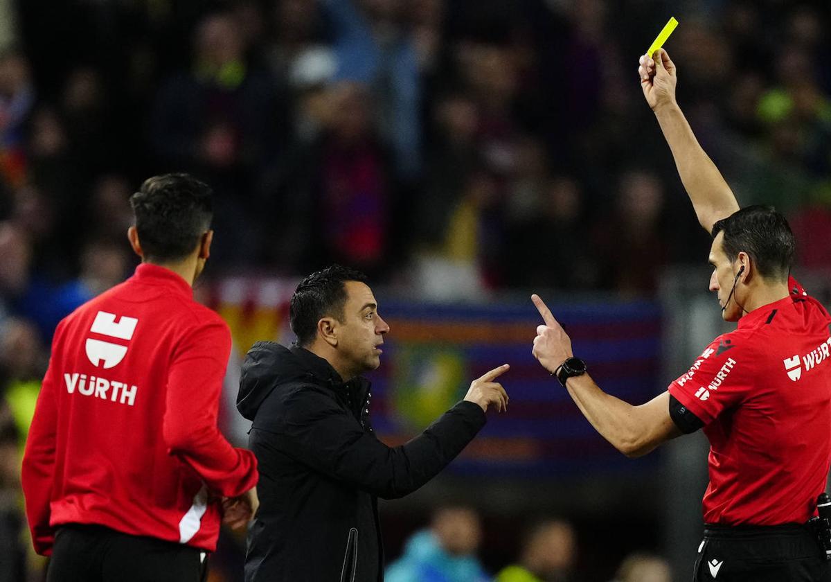 Otra noche oscura del Barça en un Camp Nou que pide la vuelta de Messi