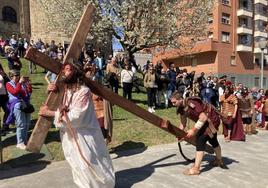 Luis Alberto Castellano inicia el Vía Crucis en la Pasión de Arkotxa