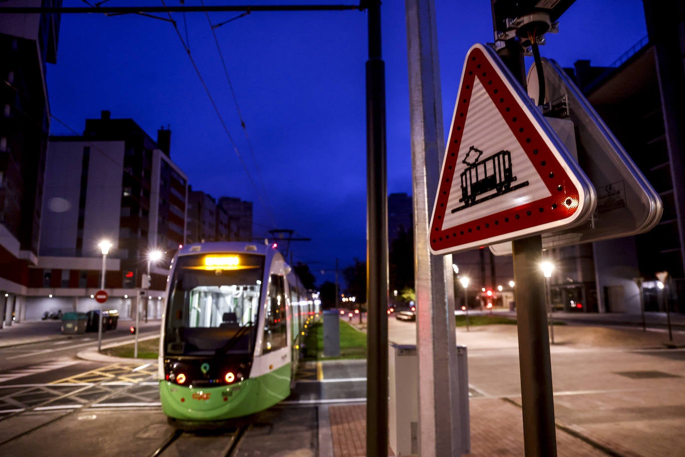 El tranvía ya circula en Salburua