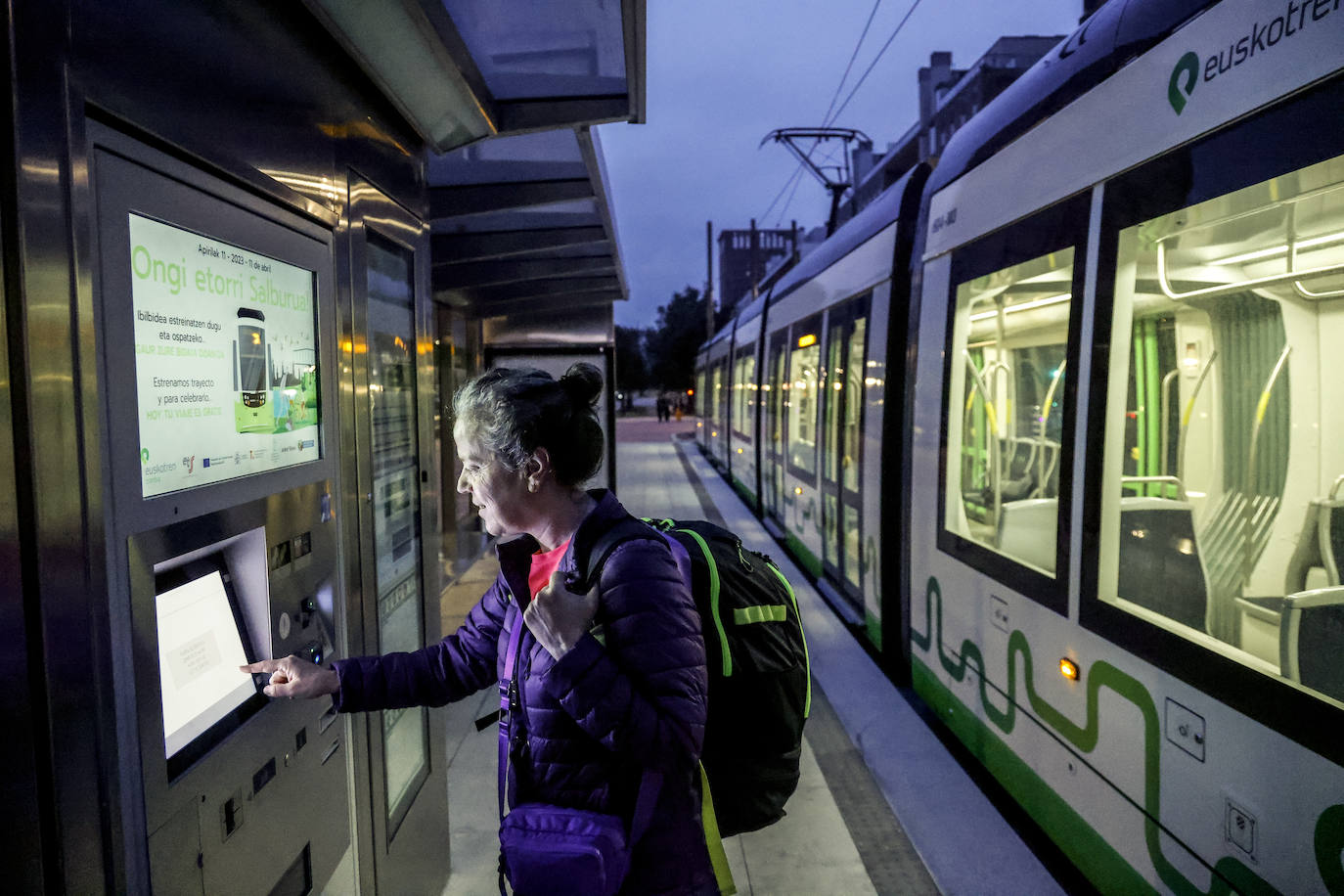 El tranvía ya circula en Salburua