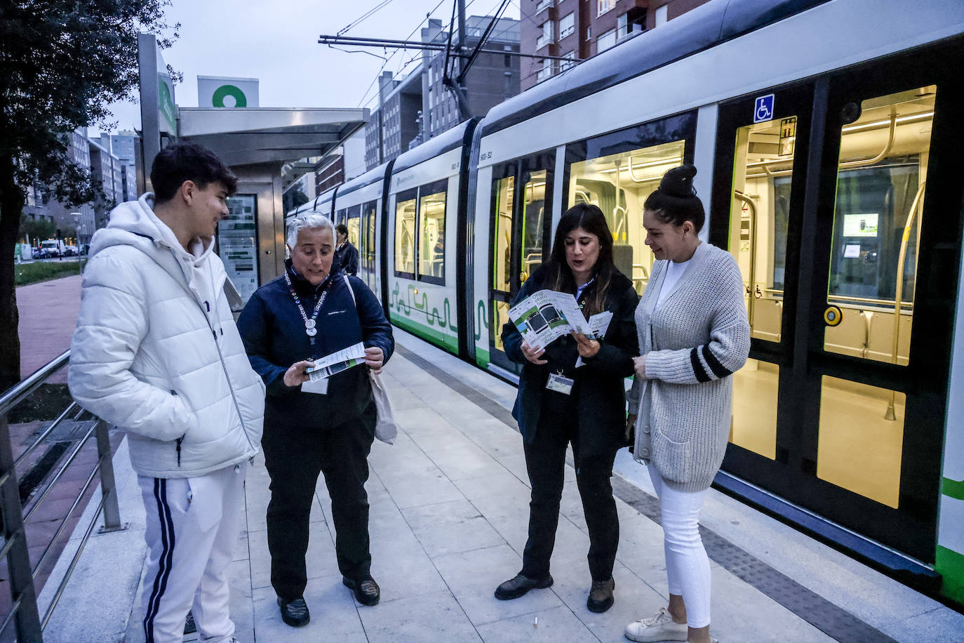 El tranvía ya circula en Salburua