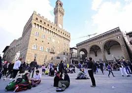 Turistas ante el Palazzo Vecchio.