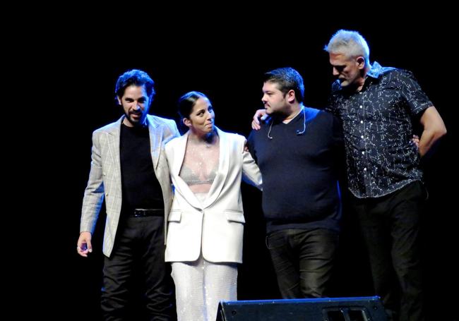 Diogo Clemente (guitarra española), Sara Correia (voz), Ángelo Freire (guitarra portuguesa) y Frederico Gato (bajo).