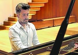 El pianista llodiano Antonio Oyarzábal.