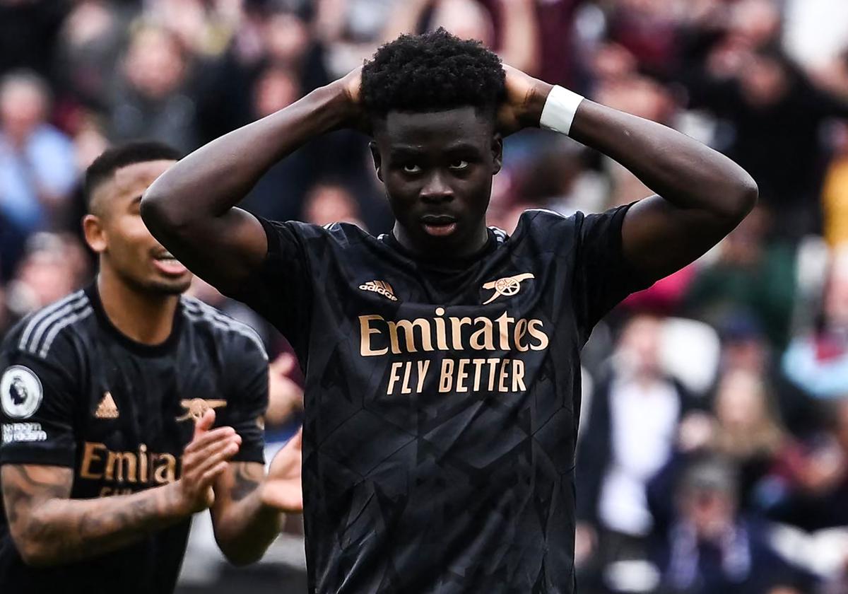 El jugador del Arsenal Bukayo Saka tras fallar el penalti.