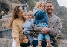 La familia al completo, este sábado subiendo las famosas escalinatas que llevan a la ermita.