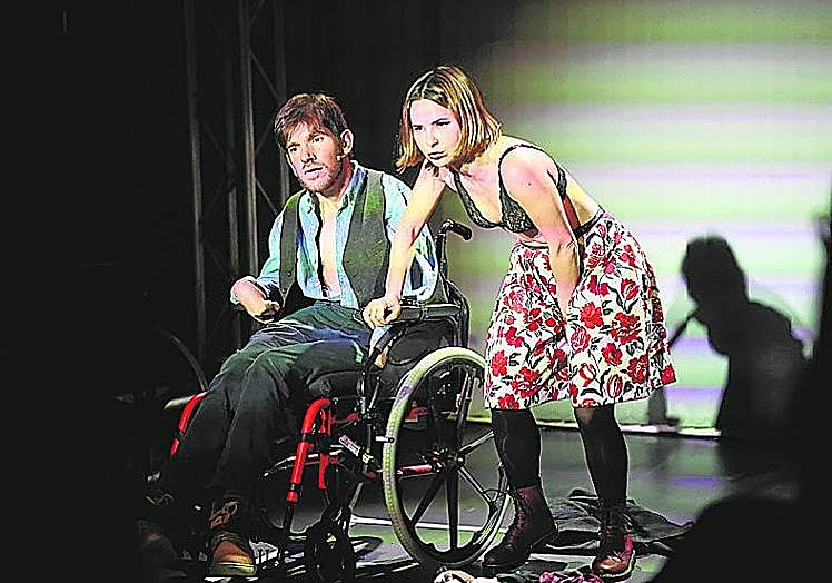 Telmo Irureta y Aitziber Garmendia, en escena.