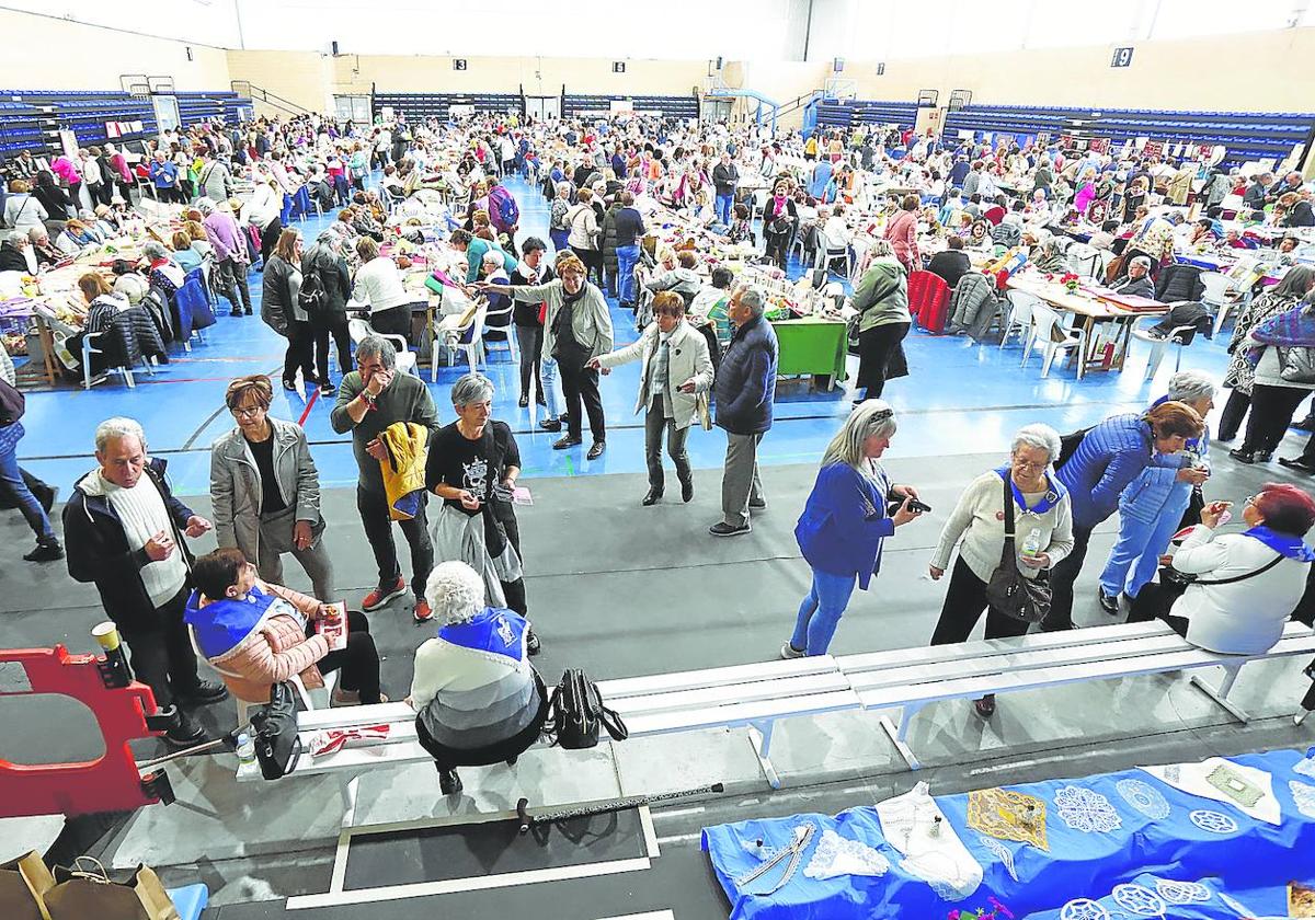 El Multifuncional se llenó de mundillos, hilos y alfileres.