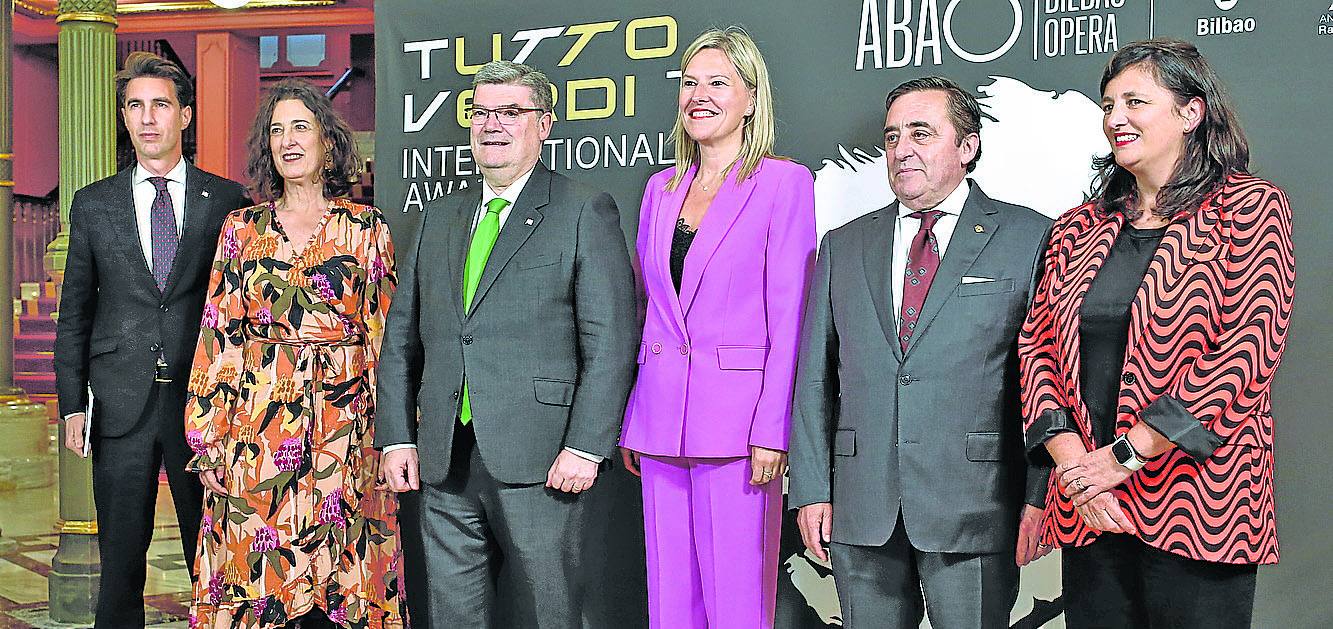Xabier Ochandiano, Lorea Bilbao, Juan Mari Aburto, Ana Otadui, Juan Carlos Matellanes y Begoña de Ibarra. 