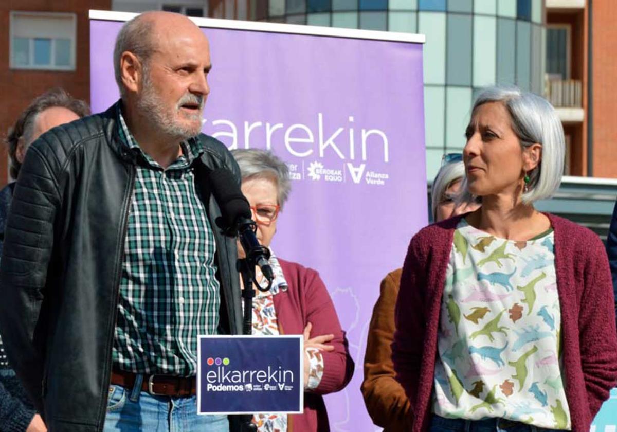 Los candidatos a diputada general en Bizkaia, Eneritz de Madariaga, y a la Alcaldía de Barakaldo, Casimiro Castaño, denuncian la «insostenible situación» de la sanidad pública vasca.