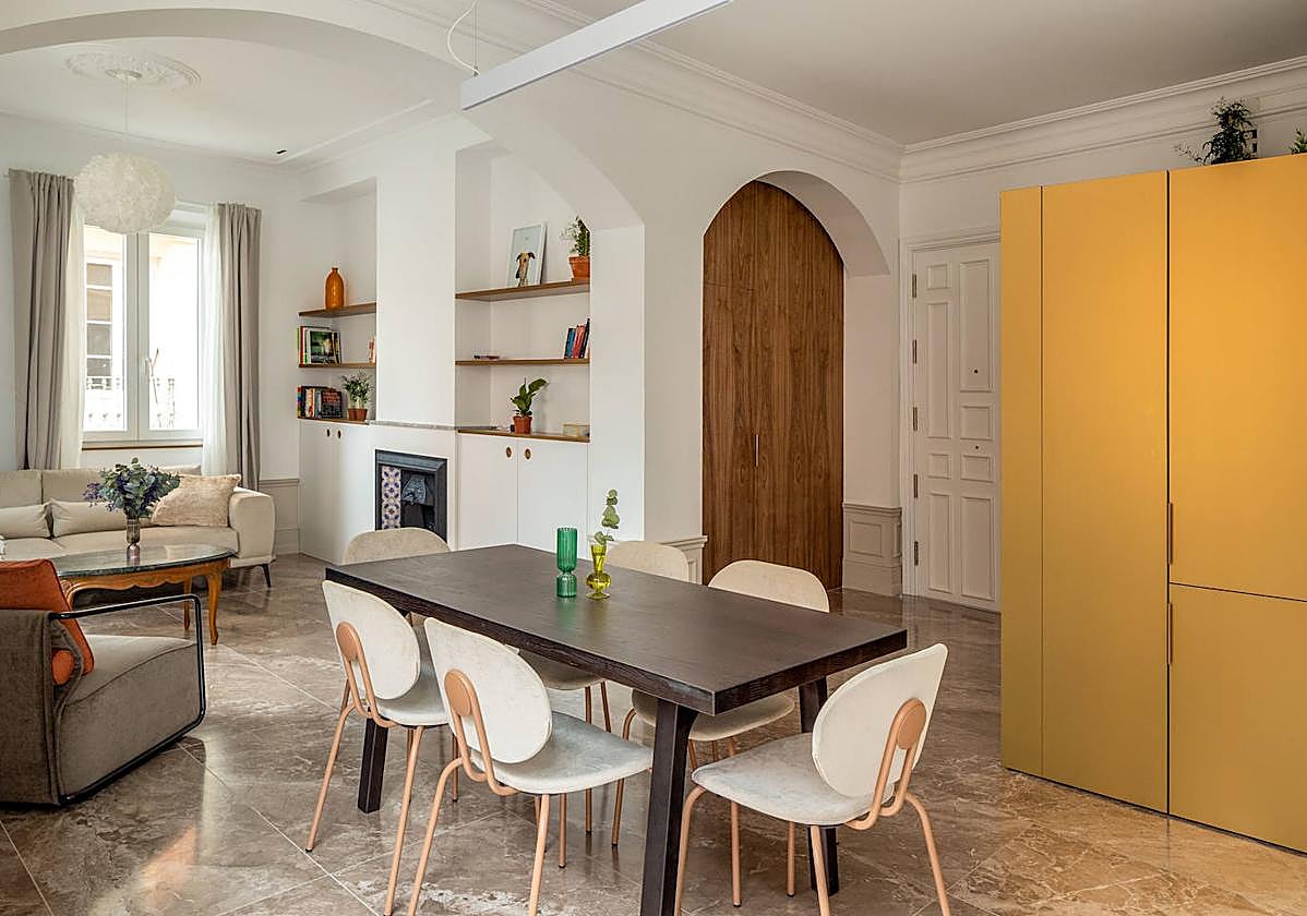 De despacho a piso de lujo: el hogar clásico (pero moderno) de un interiorista en Bilbao