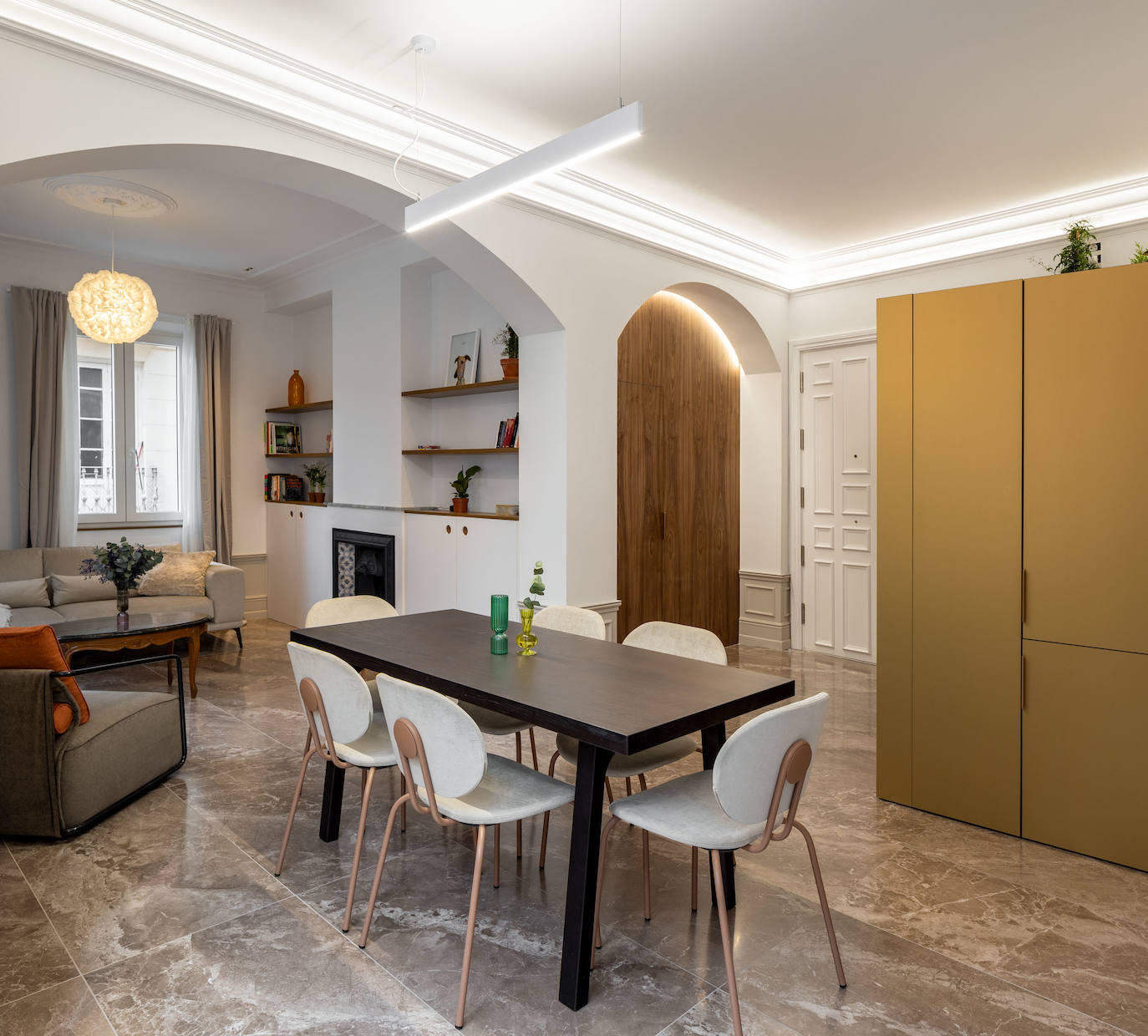 De despacho a piso de lujo: el hogar clásico (pero moderno) de un interiorista en Bilbao