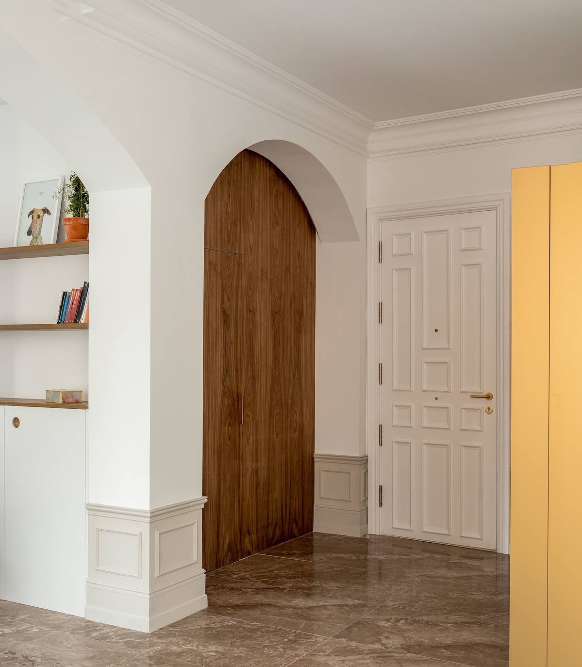 De despacho a piso de lujo: el hogar clásico (pero moderno) de un interiorista en Bilbao